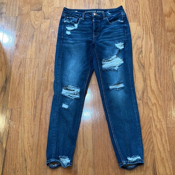 American Eagle Stretch TomGirl Style Blue Jeans Deconstructed Frayed Size 4 Reg - Picture 3 of 13